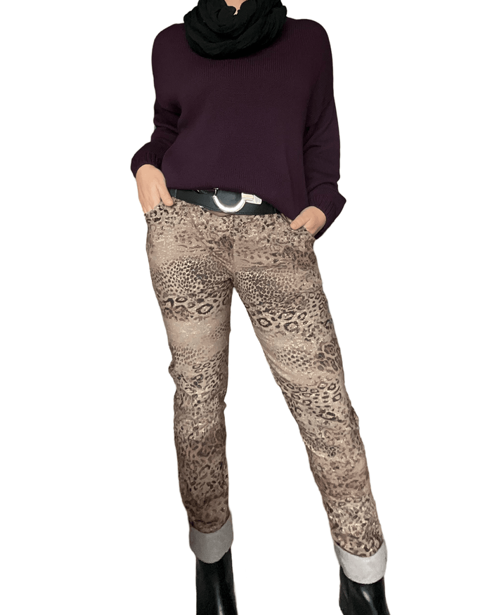 Chandail prune à manche longue pour femme avec pantalon animal print. 