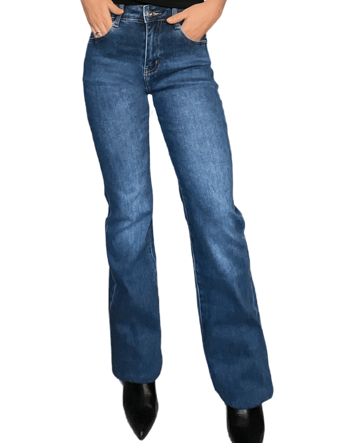 Jeans évasé à taille haute bleu foncé pour femme.