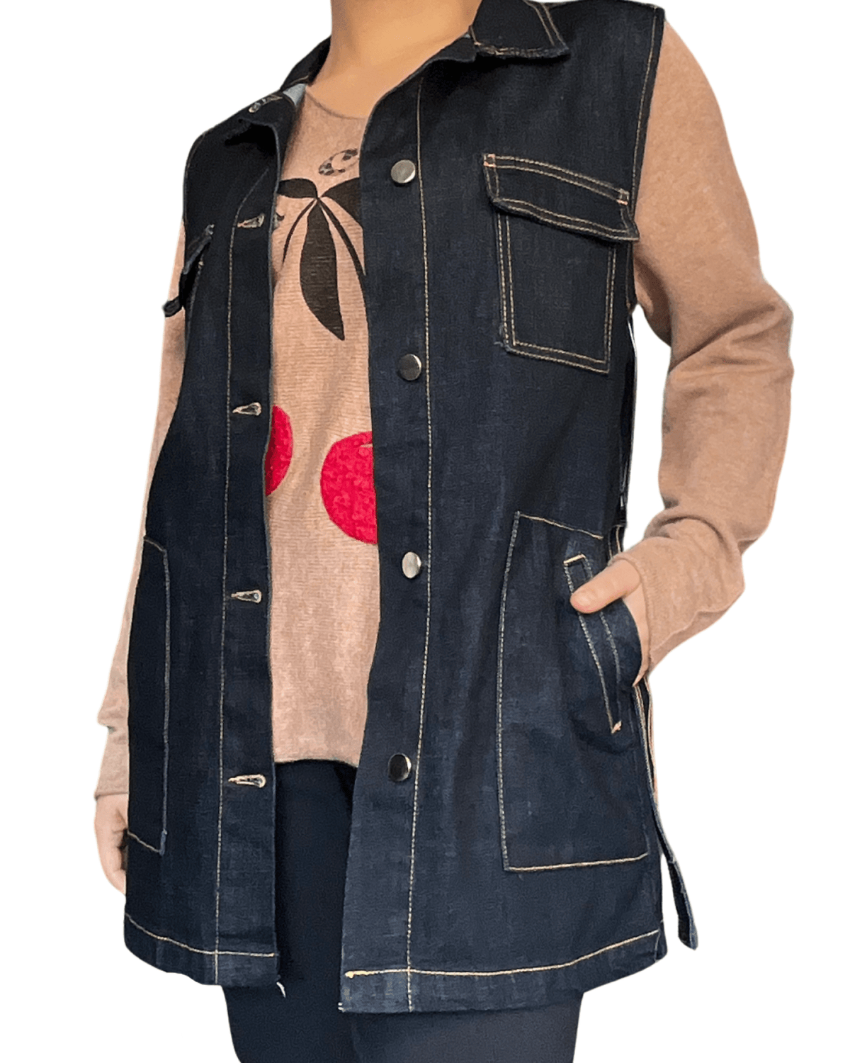 Veste en jeans style cargo pour femme.