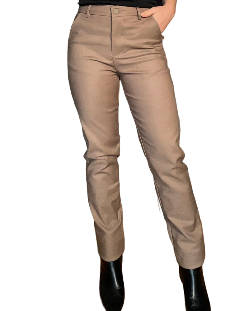 Pantalon camel pâle slim à taille haute pour femme.