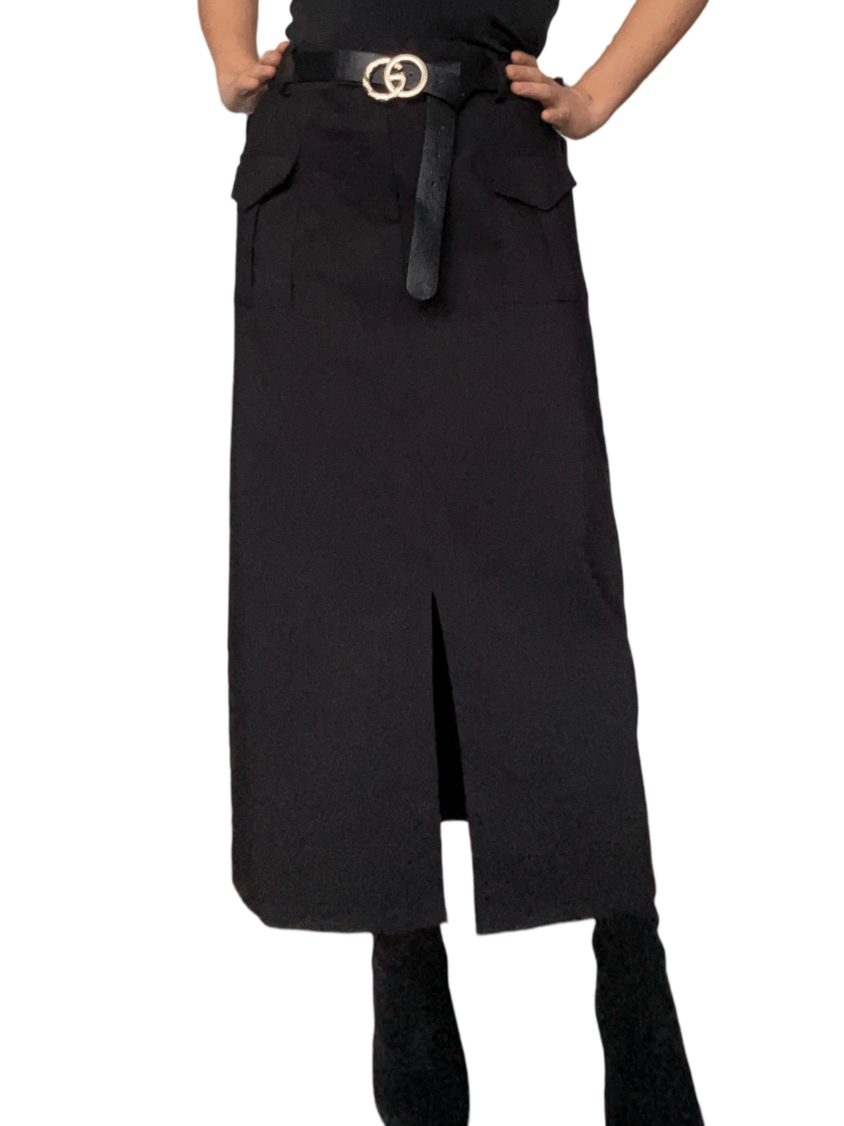 Jupe longue noire cargo avec ceinture noire pour femme.