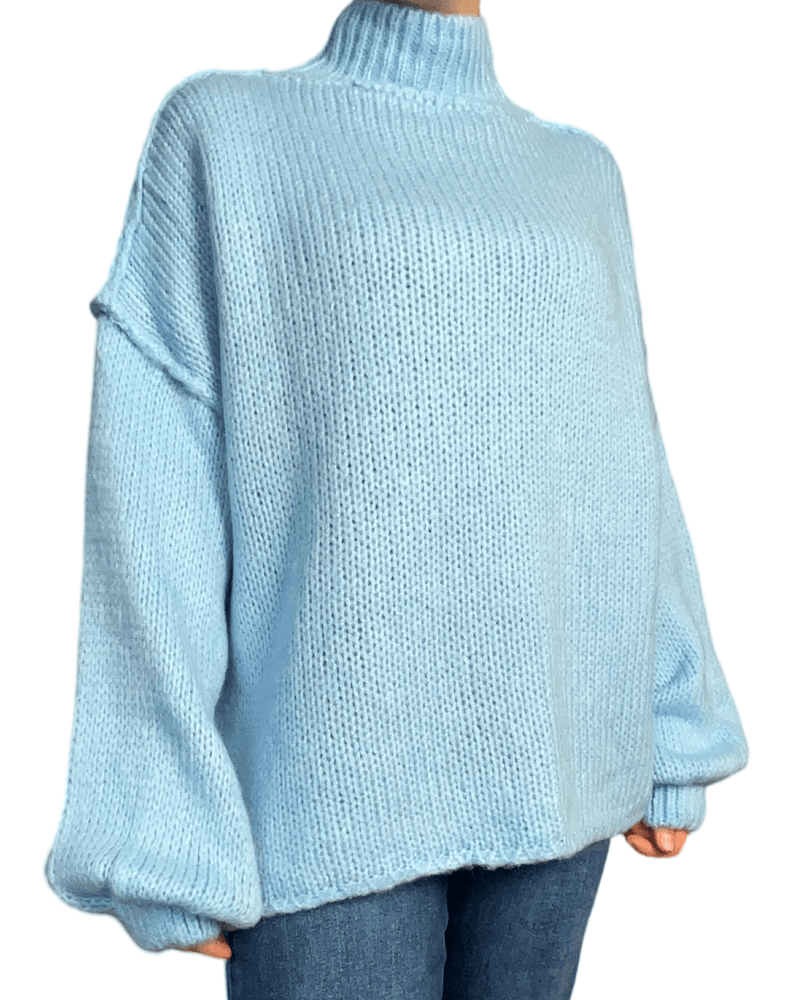 Chandail bleu ciel en tricot à manche longue pour femme.