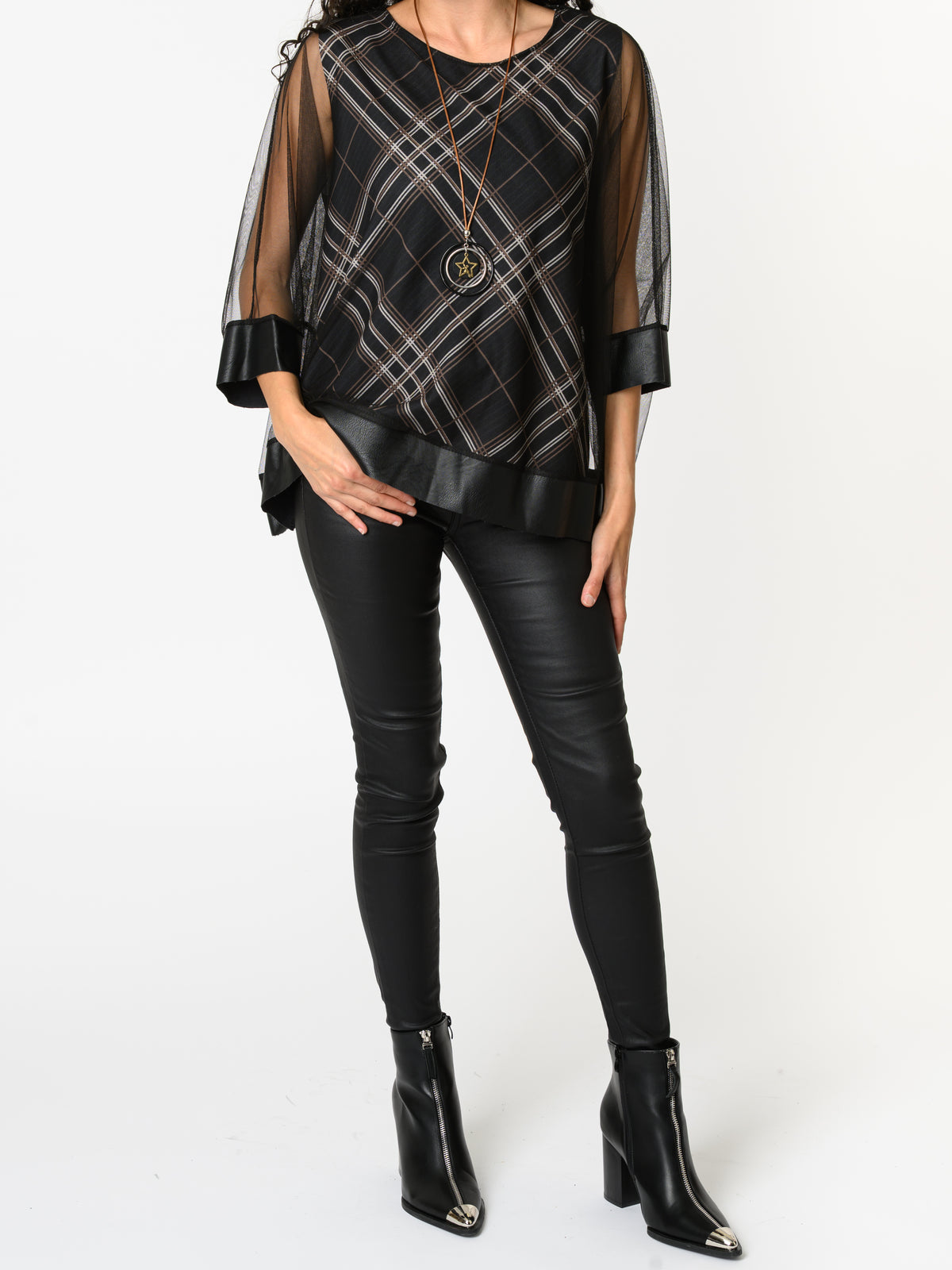 NEW - Blouse noire en tulle avec imprimé de carreaux