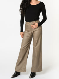 NEW - Jeans beige en similicuir avec poche appliquée