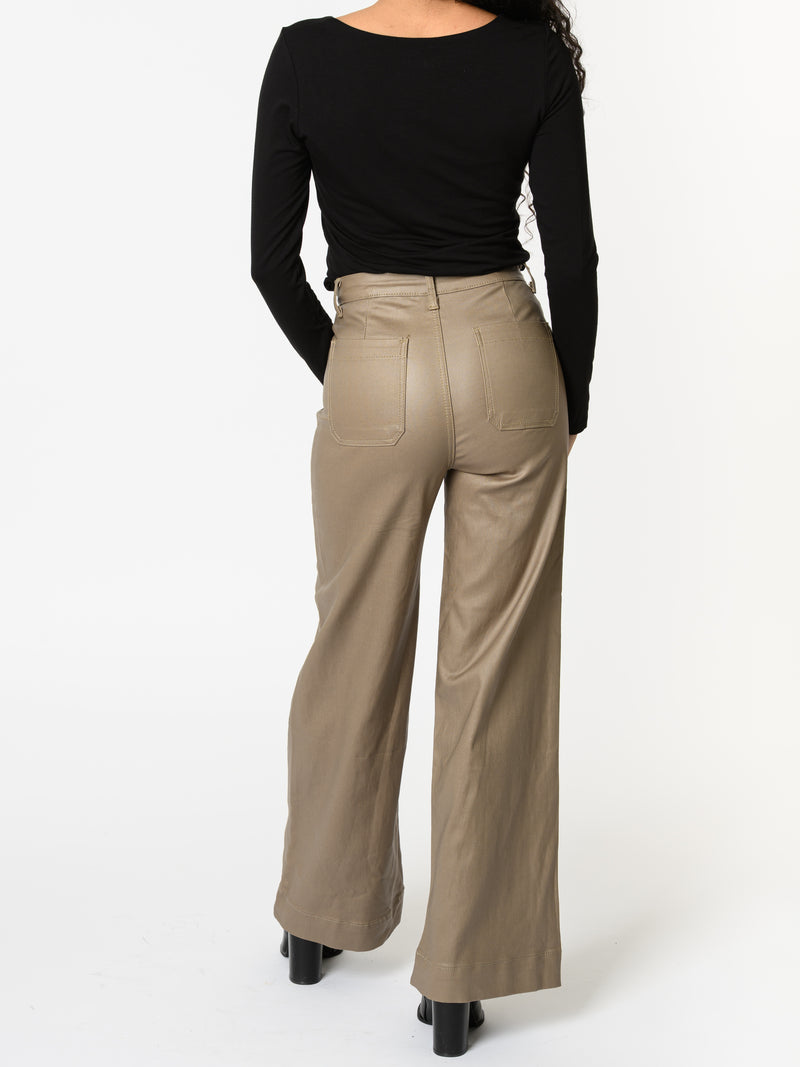 NEW - Jeans beige en similicuir avec poche appliquée