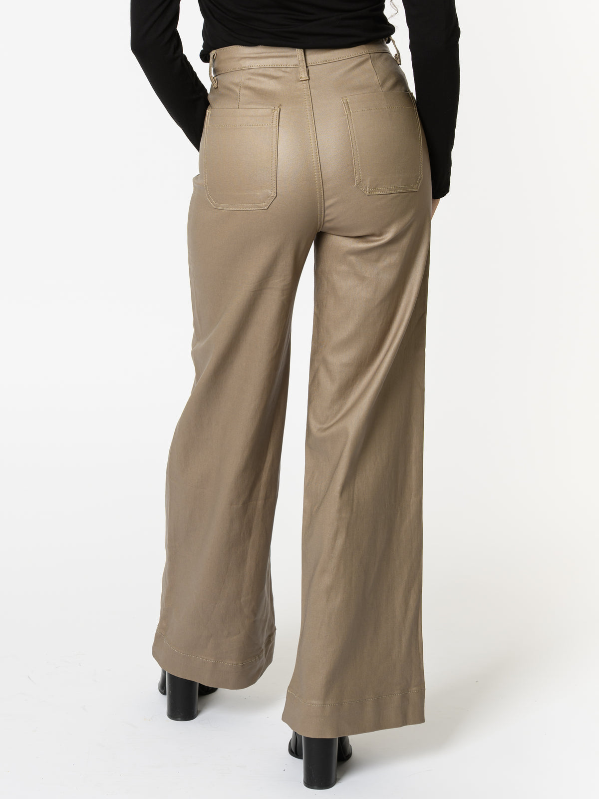 NEW - Jeans beige en similicuir avec poche appliquée