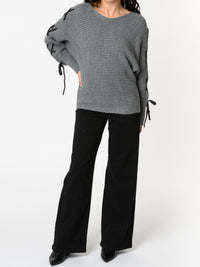 NEW - Chandail gris avec rubans sur les côtés