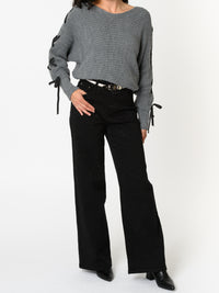 NEW - Chandail gris avec rubans sur les côtés