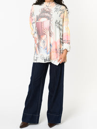 Chandail blanc et corail avec imprimé de femme