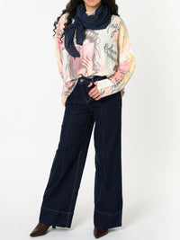 Chandail blanc et corail avec imprimé de femme