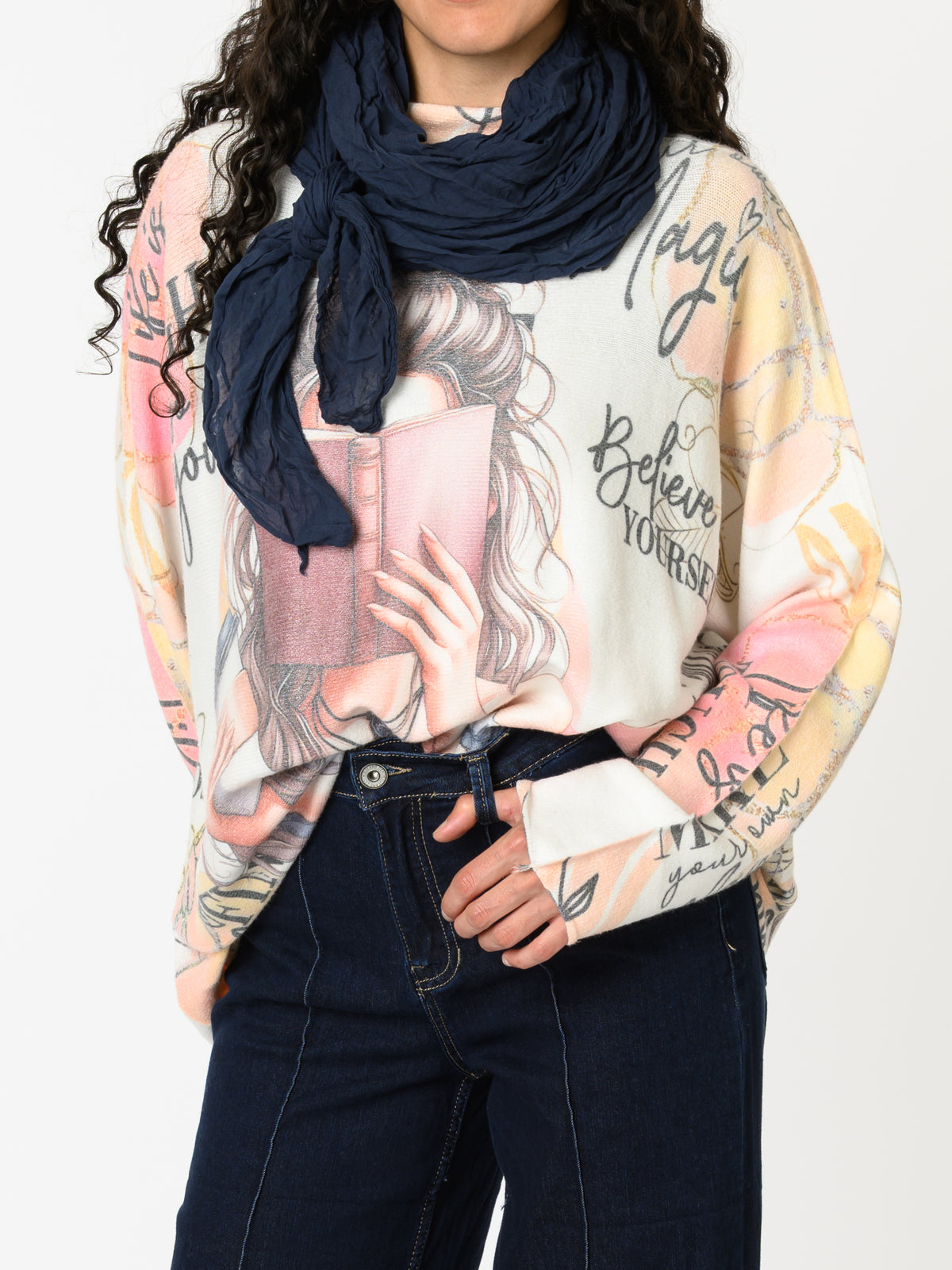 Chandail blanc et corail avec imprimé de femme