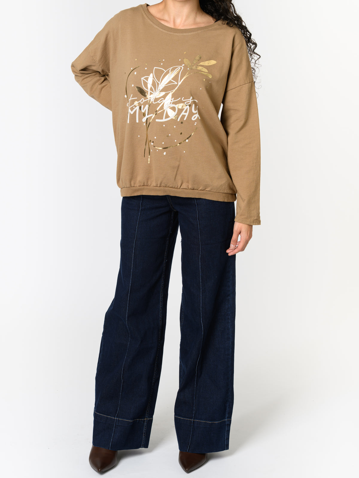 NEW - Chandail camel avec imprimé floral blanc et or