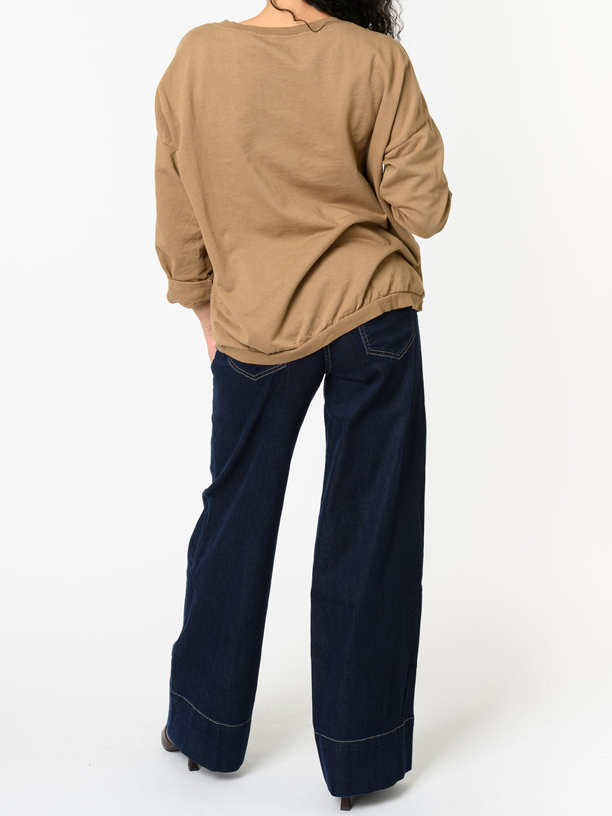 NEW - Chandail camel avec imprimé floral blanc et or