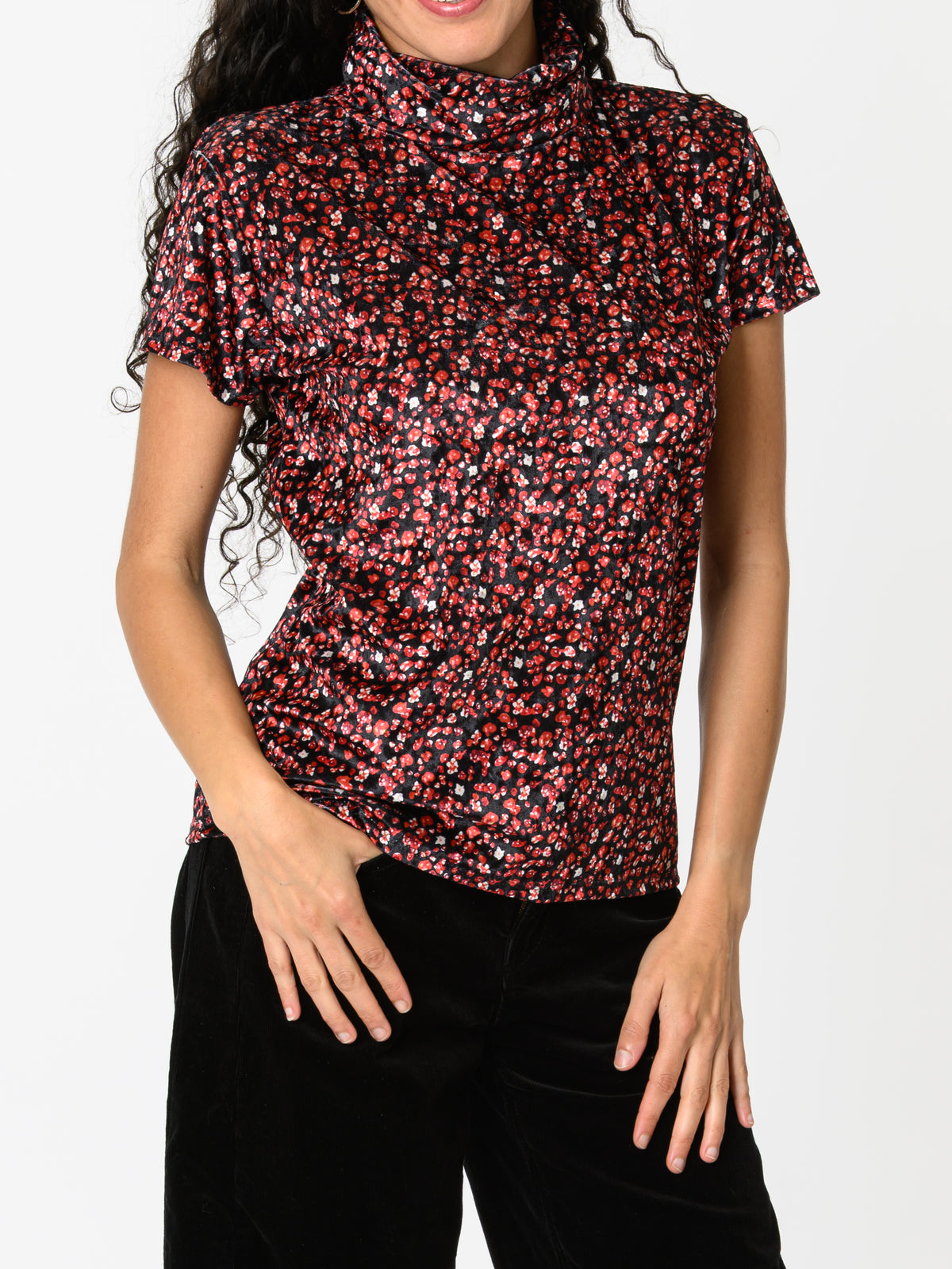 NEW - Chandail noir à motifs floraux rouges