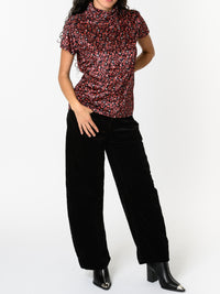 NEW - Chandail noir à motifs floraux rouges