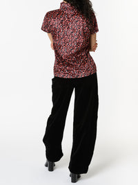 NEW - Chandail noir à motifs floraux rouges