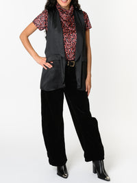 NEW - Chandail noir à motifs floraux rouges