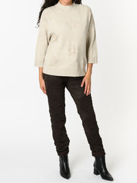 NEW - Chandail beige à motifs de fleurs beiges