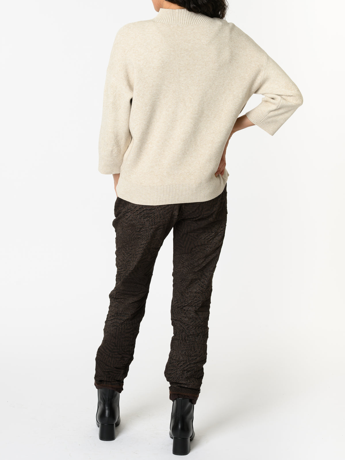 NEW - Chandail beige à motifs de fleurs beiges