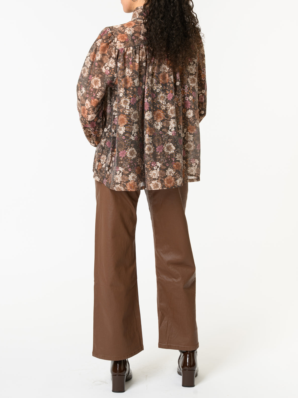 NEW - Blouse brune à motifs de fleurs