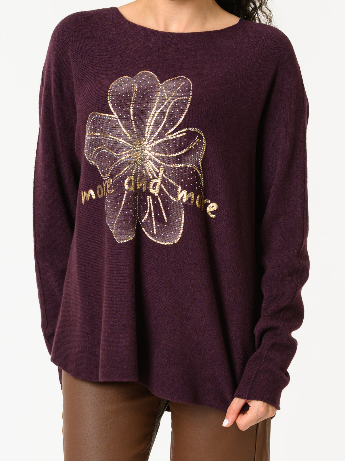 NEW - Chandail prune avec imprimé d'une fleur brillante