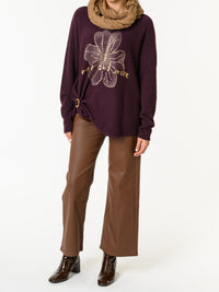 NEW - Chandail prune avec imprimé d'une fleur brillante