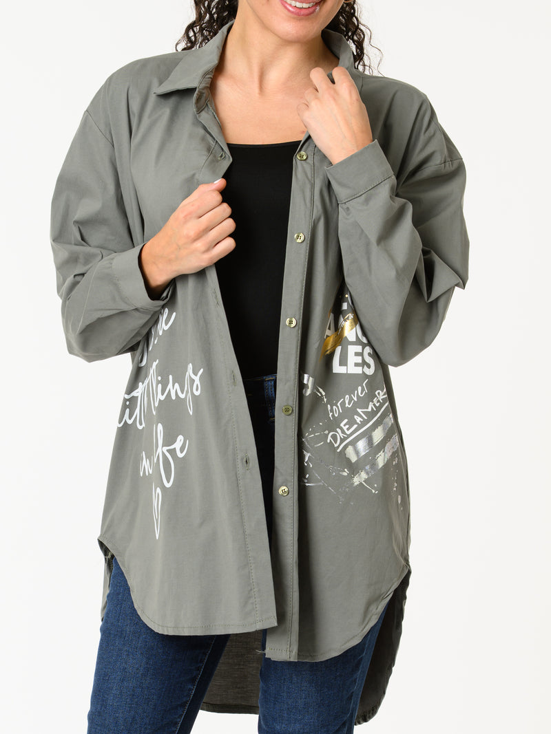 NEW - Chemise kaki avec imprimé d'écritures blanches