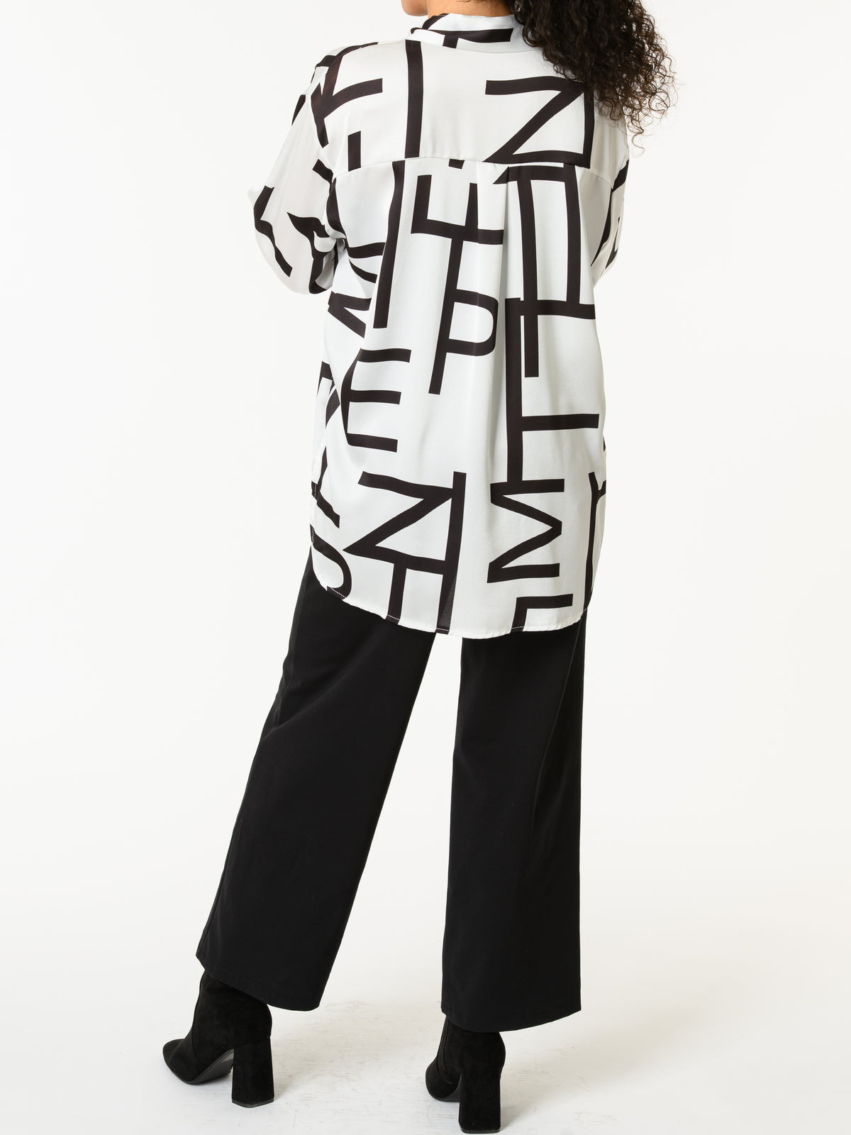 NEW - Chemise blanche avec imprimé géométrique noir