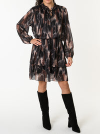 NEW - Robe à volants avec imprimé de plumes