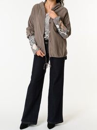 NEW - Chandail gris avec imprimé de cœurs léopard