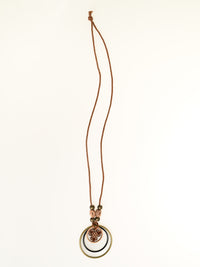 NEW - Bijoux | Collier à trois cercles avec pendentif d'une fleur brune