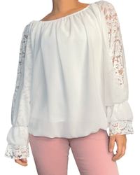 Blouse blanche à manches longues pour femme.