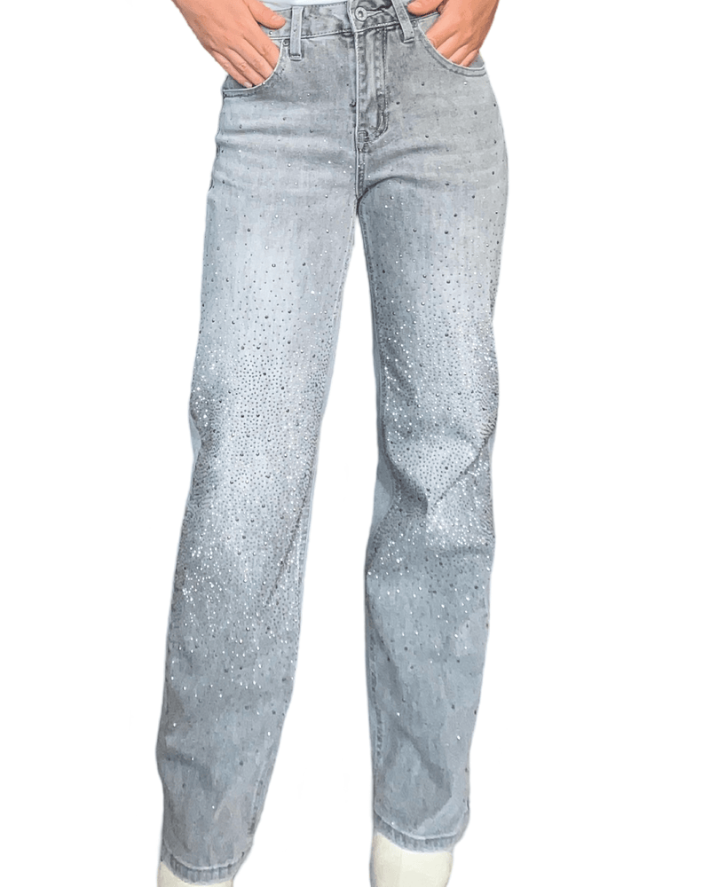 Jeans gris pâle à taille haute avec brillants pour femme.