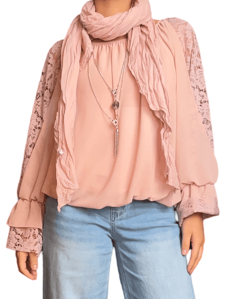 Blouse corail à manches longues pour femme avec foulard.