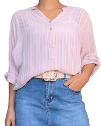 Blouse rose à manche 3/4 pour femme avec ceinture.