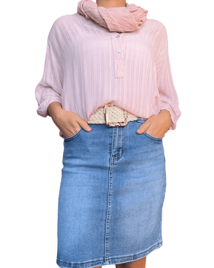 Blouse rose à manche 3/4 pour femme avec ceinture. 