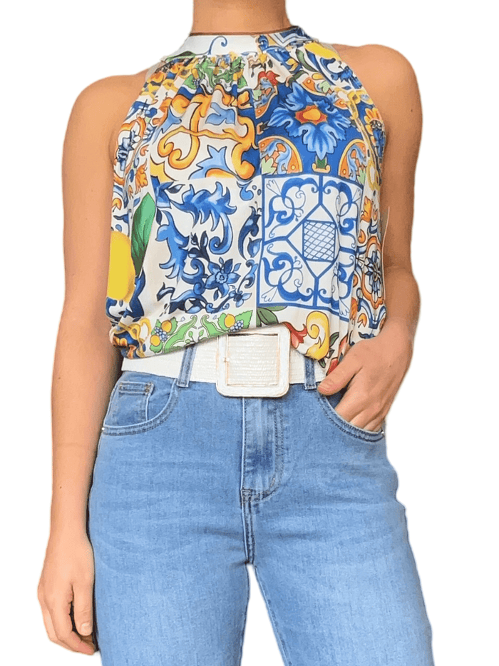 Camisole blanche pour femme avec imprimé majolique multicolore avec ceinture.