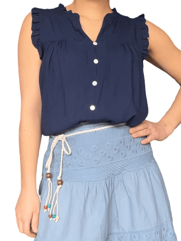 Camisole marine boutonnée pour femme.
