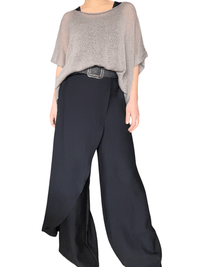 Chandail moka en mailles pour femme avec pantalon chic.