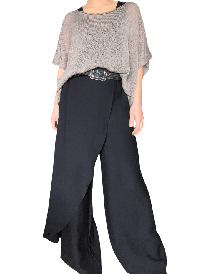 Chandail moka en mailles pour femme avec pantalon chic.