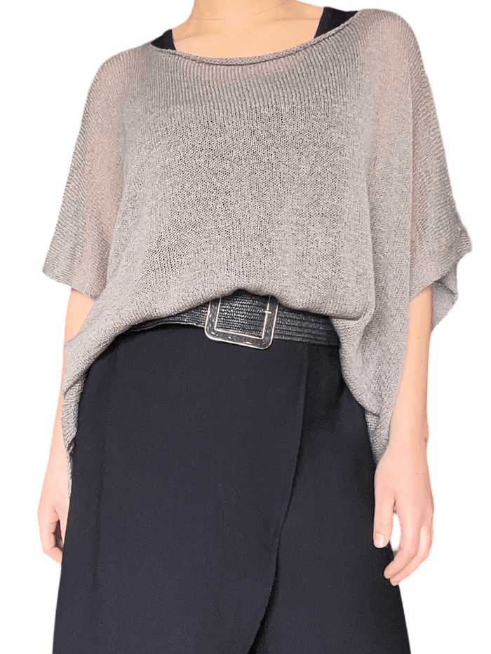 Chandail moka en mailles pour femme avec ceinture.