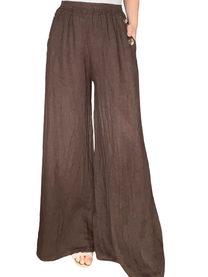 Pantalon palazzo brun avec boutons sur les côtés pour femme.