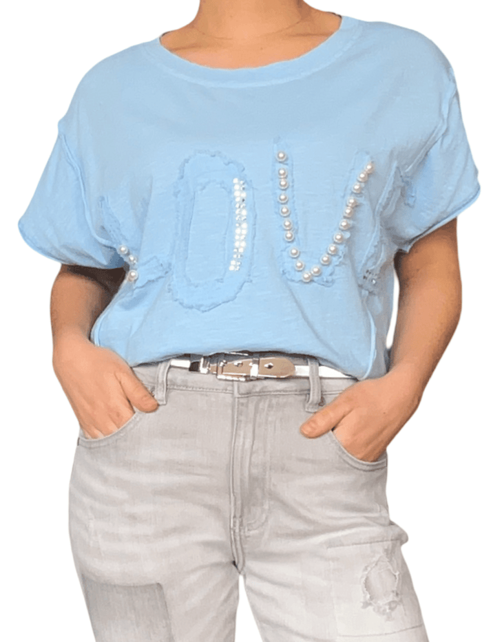 T-shirt bleu avec imprimé ''LOVE'' pour femme avec ceinture métallique.