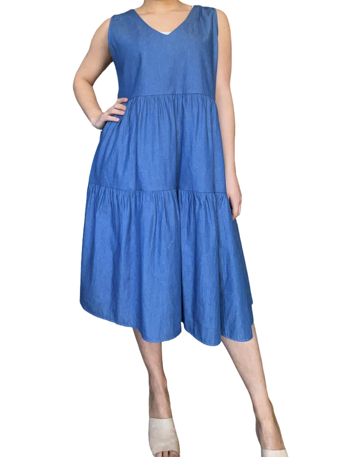 Robe à volants en jeans pour femme.
