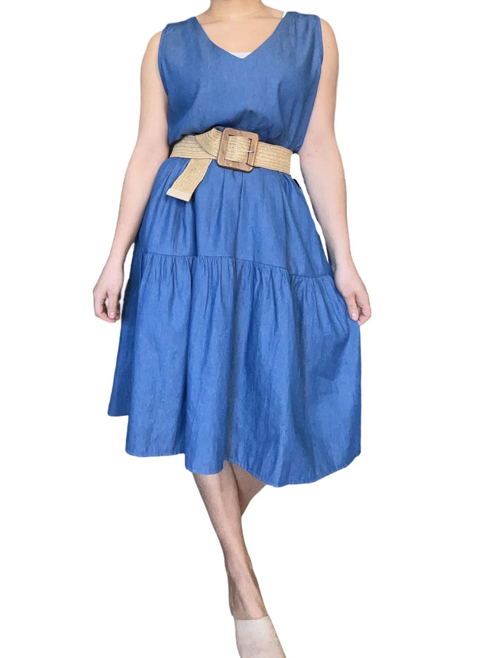 Robe à volants en jeans pour femme avec ceinture.