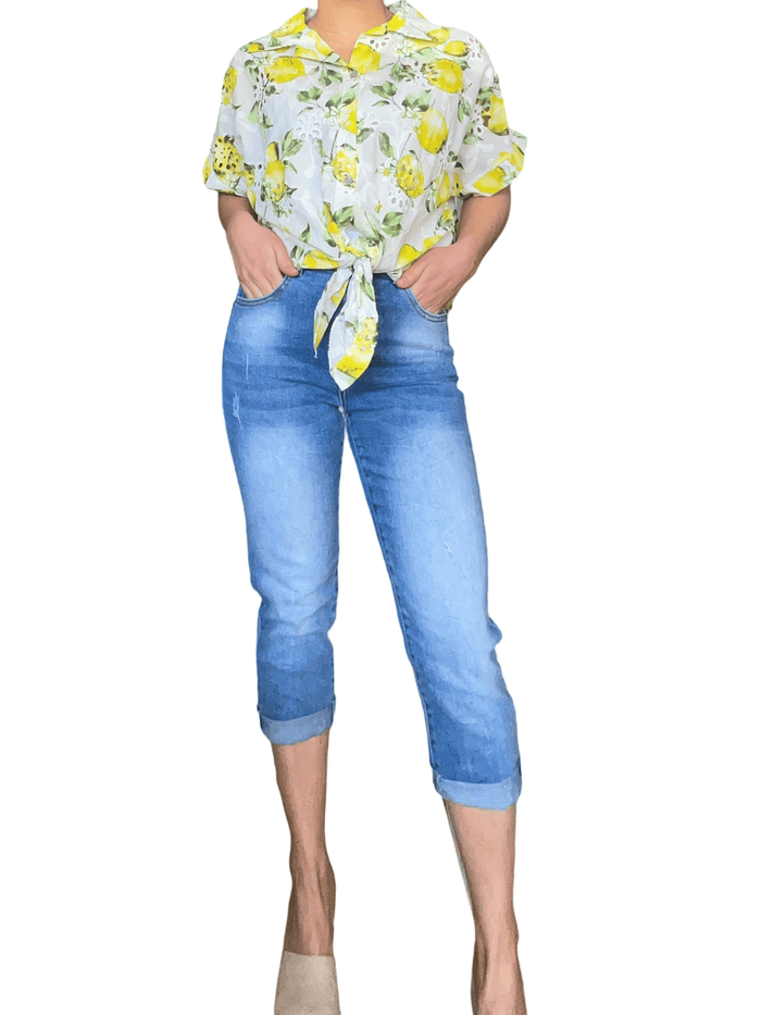 Chemise blanche avec imprimé de citrons pour femme avec capri.
