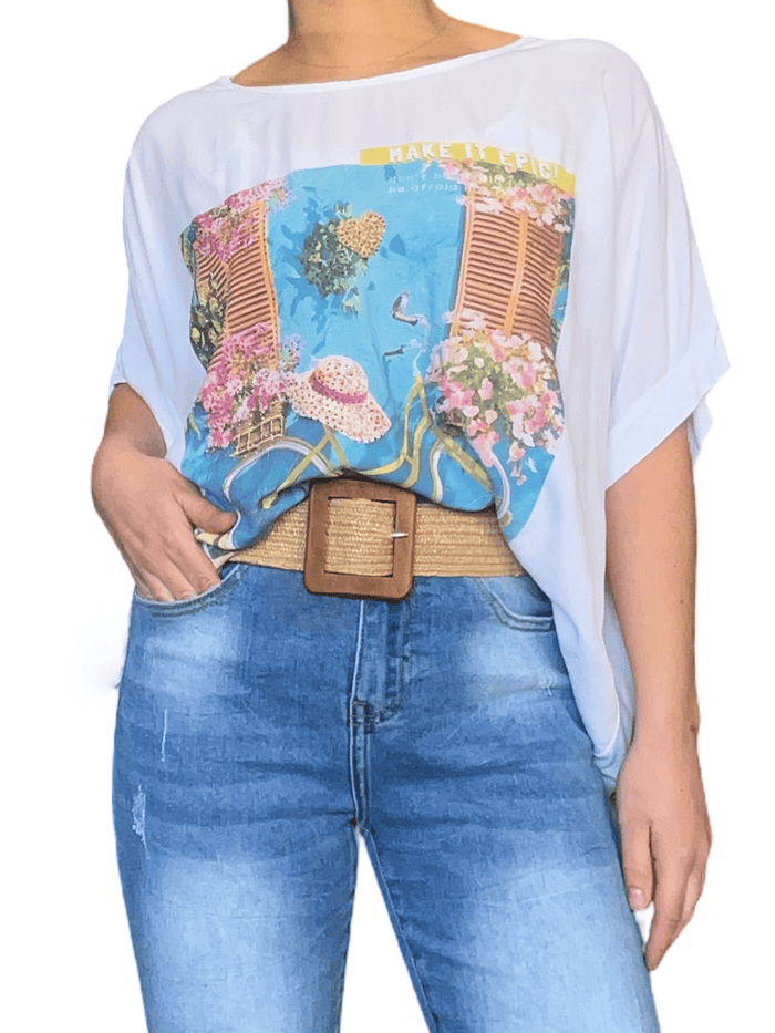 T-shirt blanc pour femme avec imprimé d'un vélo jaune avec ceinture.