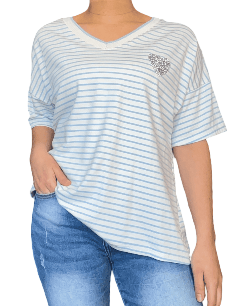T-shirt blanc rayé bleu pour femme.