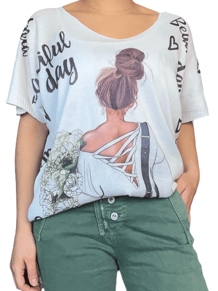 T-shirt blanc femme à écritures noires avec imprimé d'une femme.