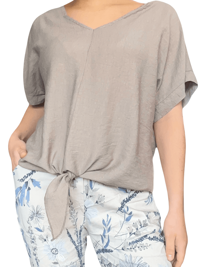 T-shirt beige avec dentelle au dos pour femme.